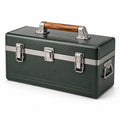 Caja de herramientas de metal verde con mango de madera
